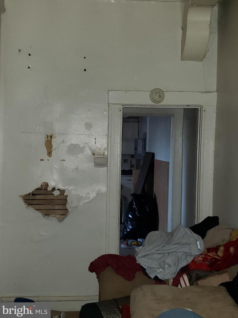 2565 Robb St, Baltimore MD 21218-5543 exterior