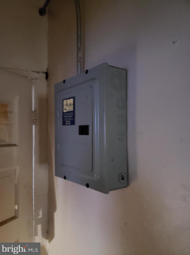 2565 Robb St, Baltimore MD 21218-5543 exterior