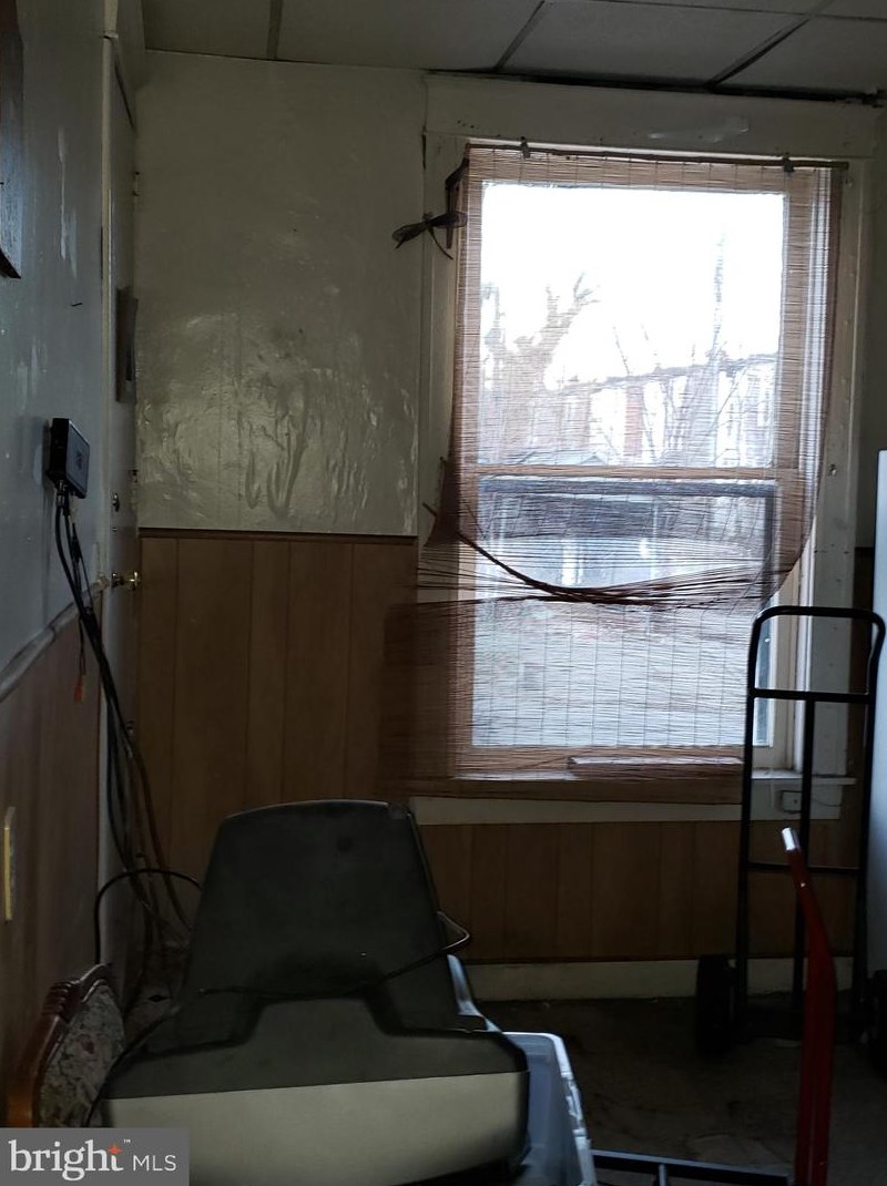 2565 Robb St, Baltimore MD 21218-5543 exterior