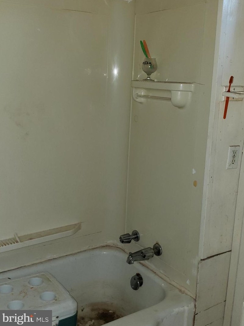 2565 Robb St, Baltimore MD 21218-5543 exterior