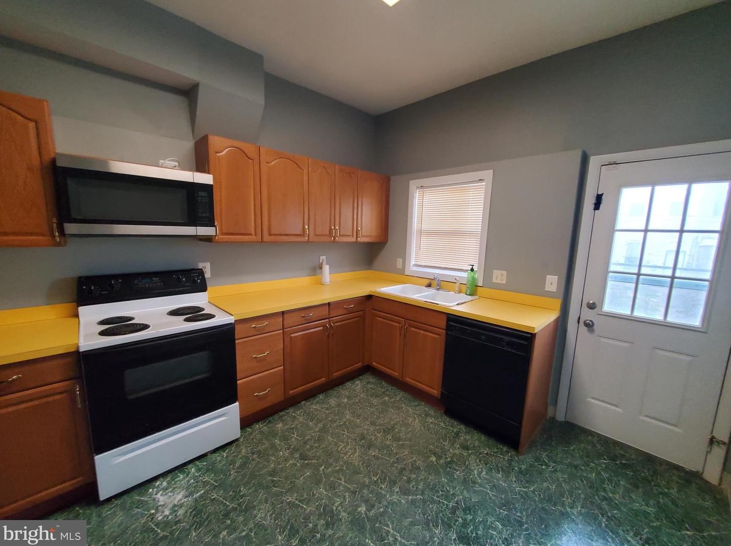 1711 Appleton St, Baltimore MD  21217-1133 exterior