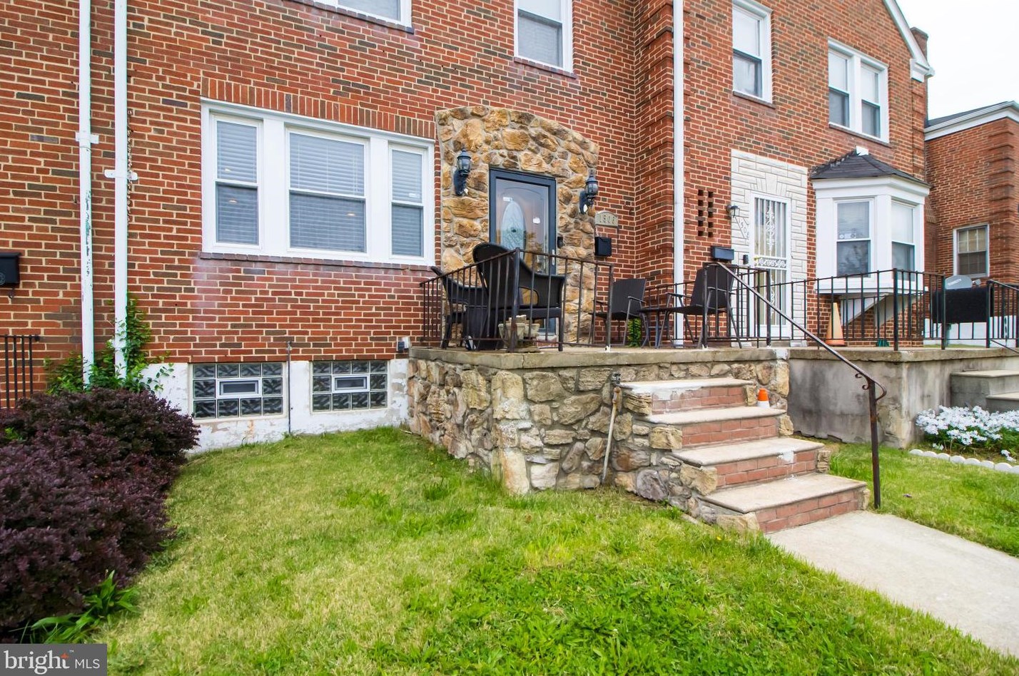 1506 Oakridge Rd, Baltimore, MD 21218-2228