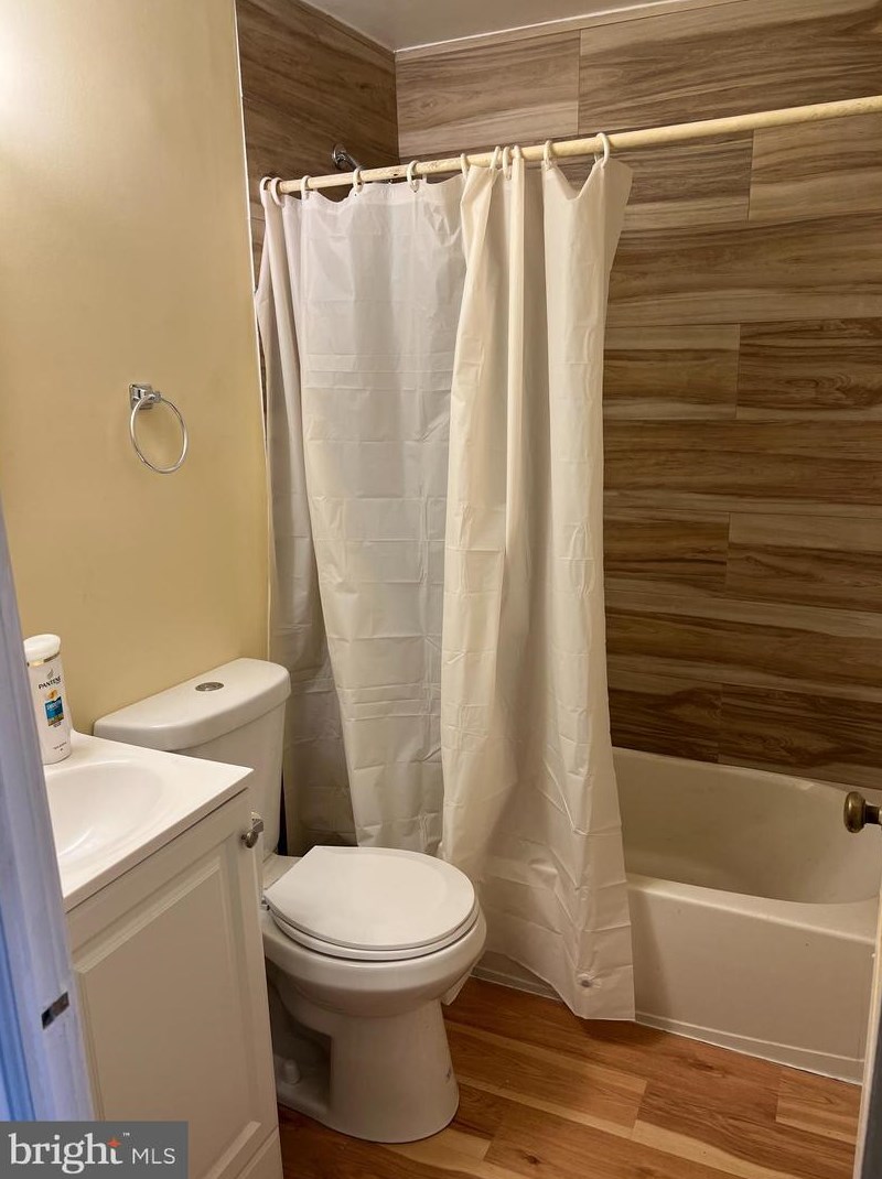 6407 Hartwait St, Baltimore, MD 21224-6230