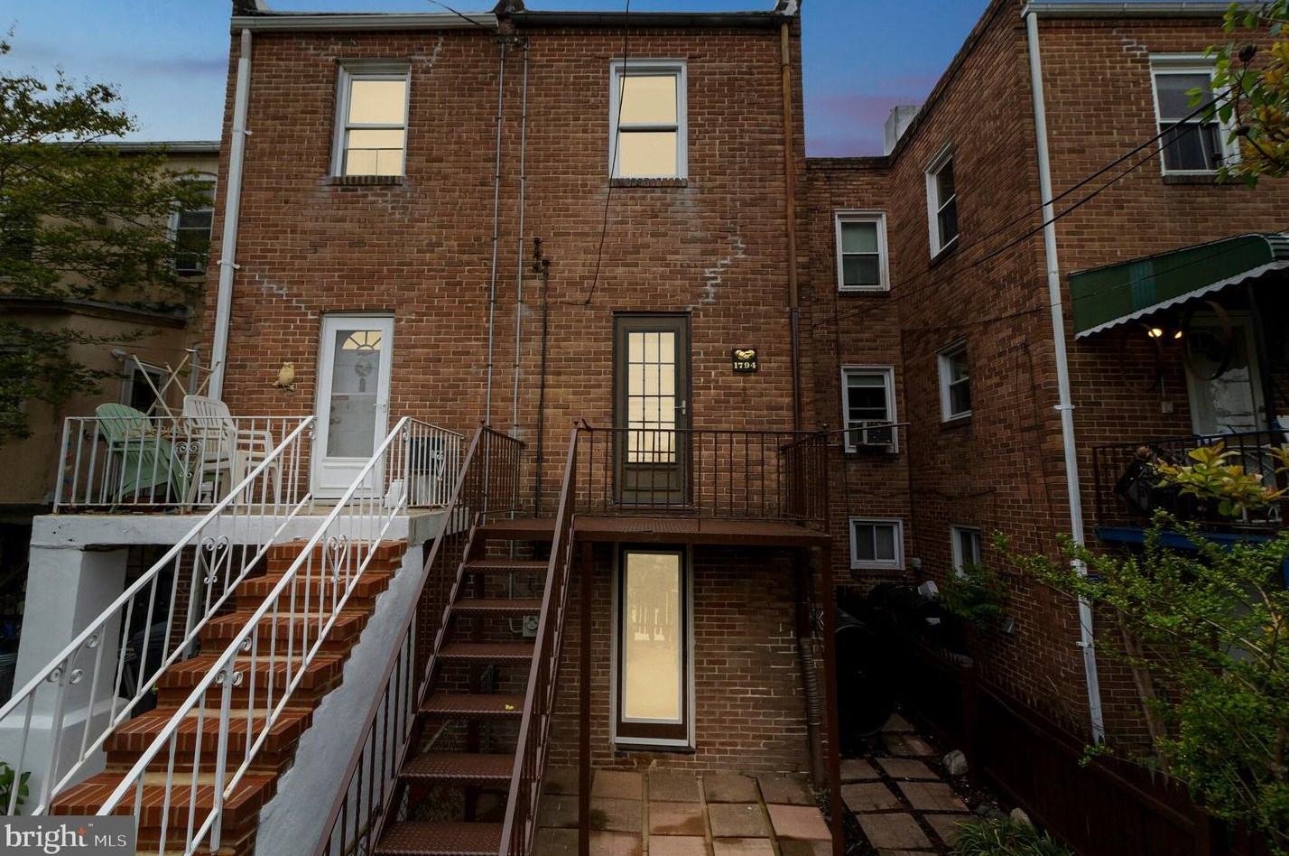 819 33 St, Baltimore MD 21211-2709 exterior