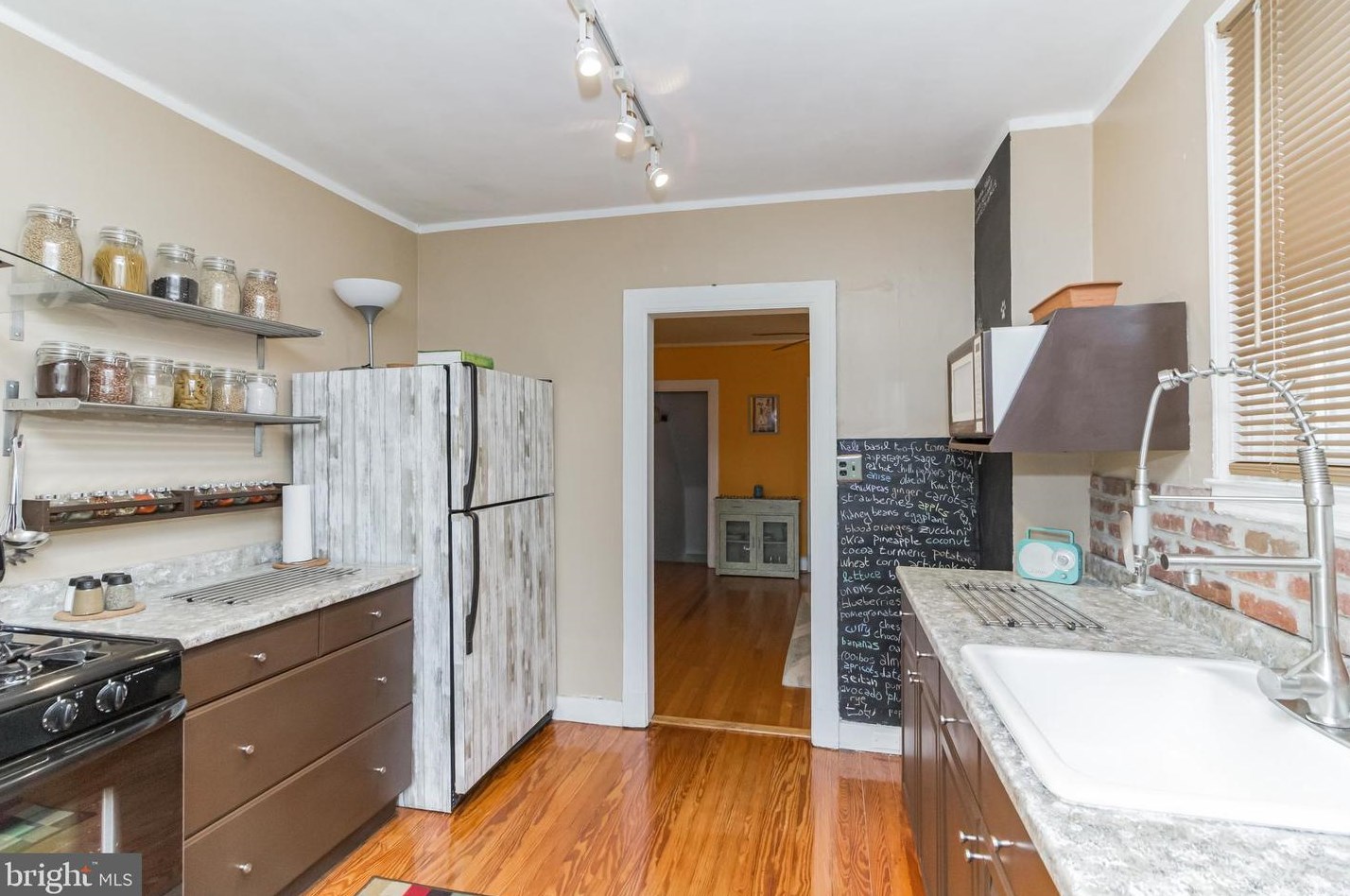 819 33 St, Baltimore MD 21211-2709 exterior