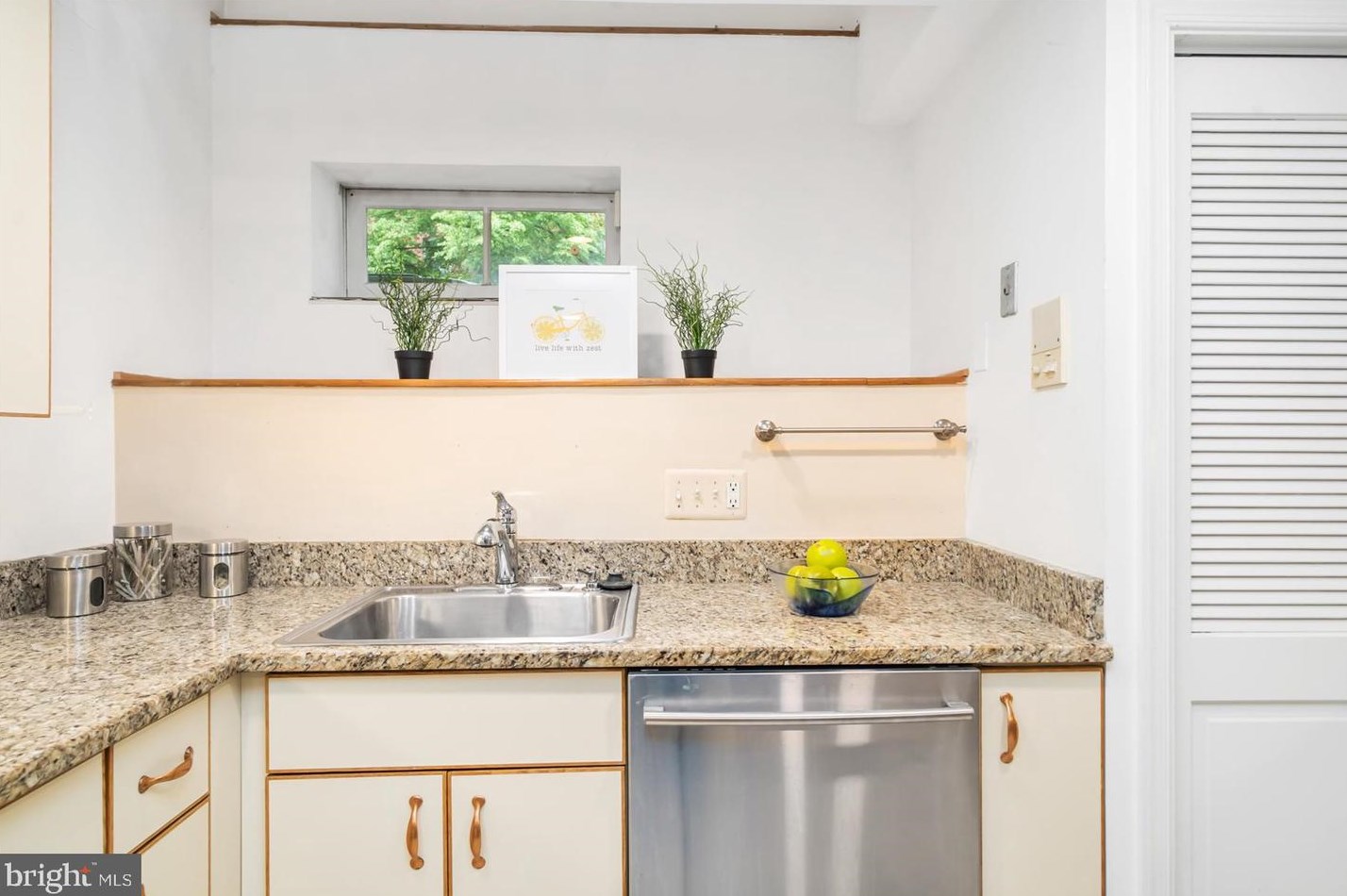 805 Charles St, Baltimore MD  21230-3904 exterior