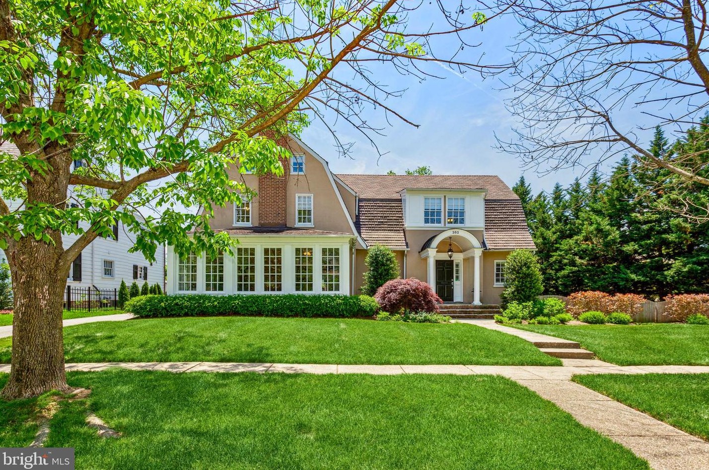 303 Northway, Baltimore, MD 21218-1114