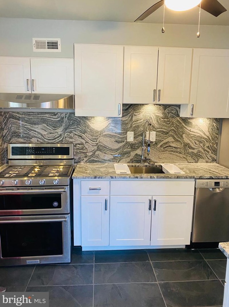 3700 Delverne Rd, Baltimore, MD 21218-2125