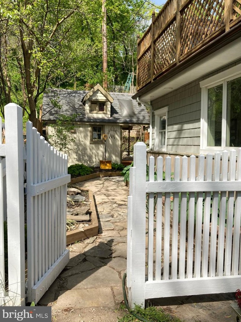 1420 Mill Race Rd, Baltimore, MD 21211-2325