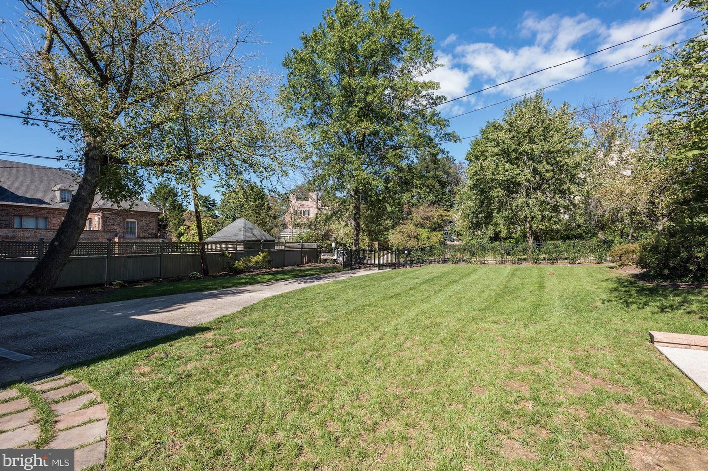 3810 Greenway, Baltimore MD  21218-1825 exterior