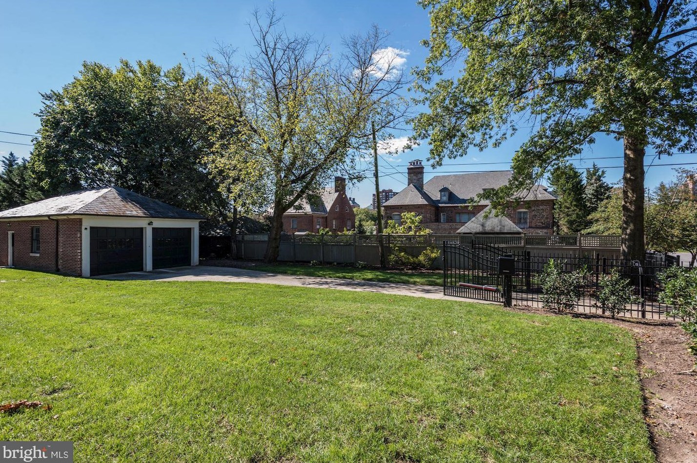 3810 Greenway, Baltimore MD  21218-1825 exterior