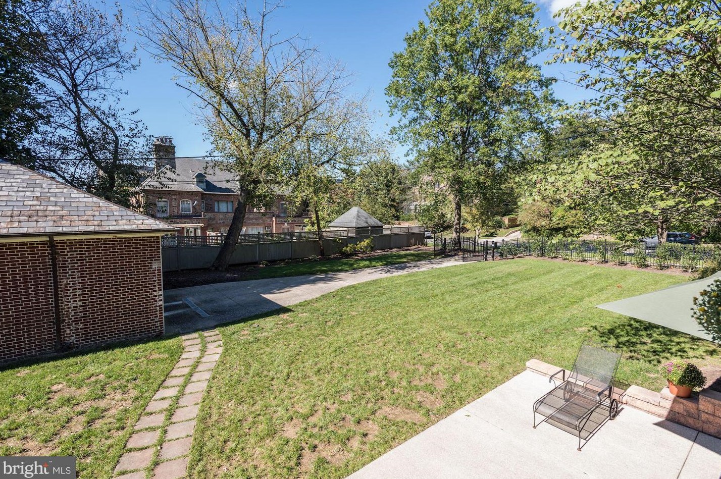 3810 Greenway, Baltimore MD  21218-1825 exterior