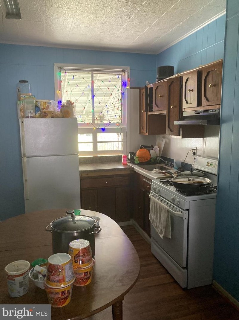 34 Decker Ave, Baltimore, MD 21224-1353