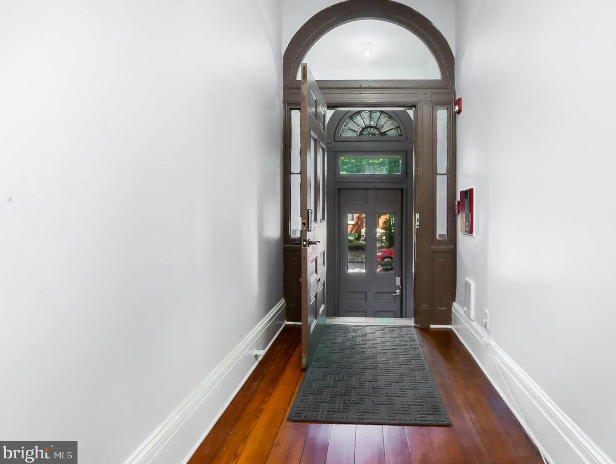 825 Hollins St #1, Baltimore, MD 21201