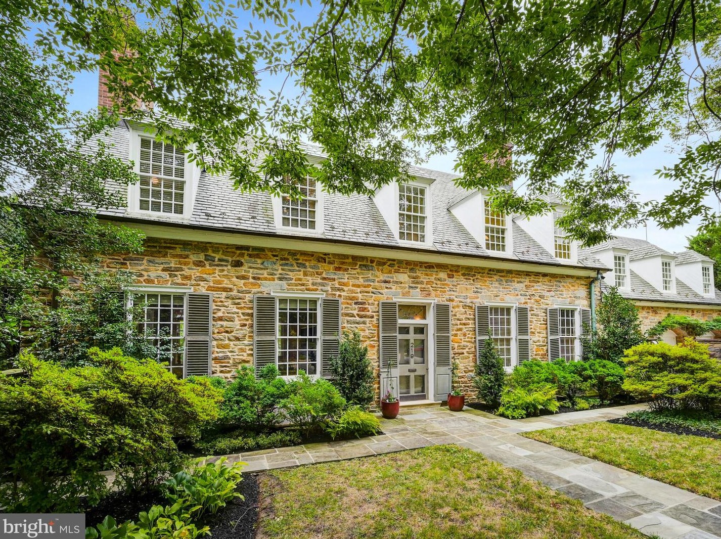 219 Wendover Rd, Baltimore, MD 21218-1838