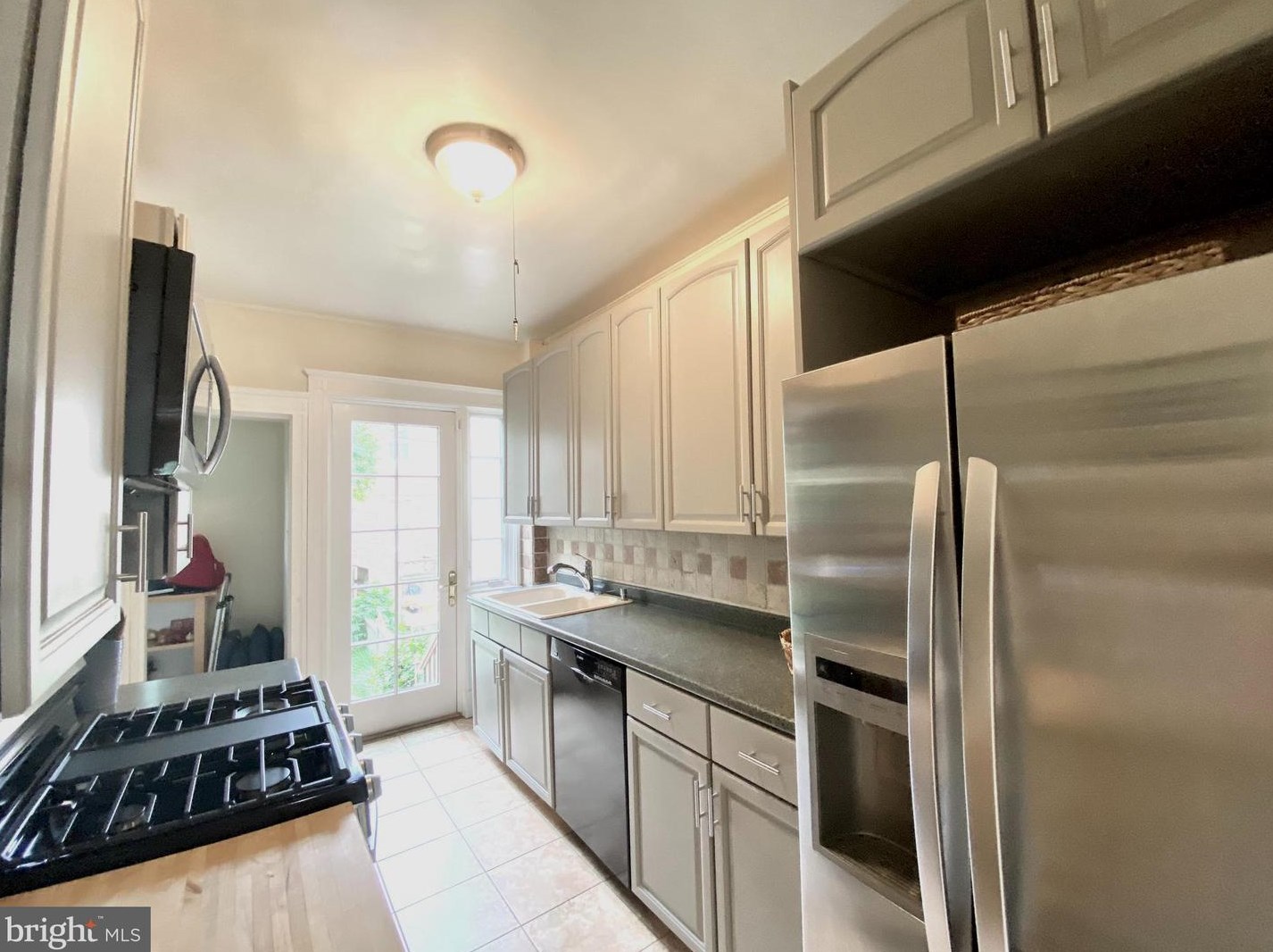 3413 University Pl, Baltimore MD  21218-2833 exterior