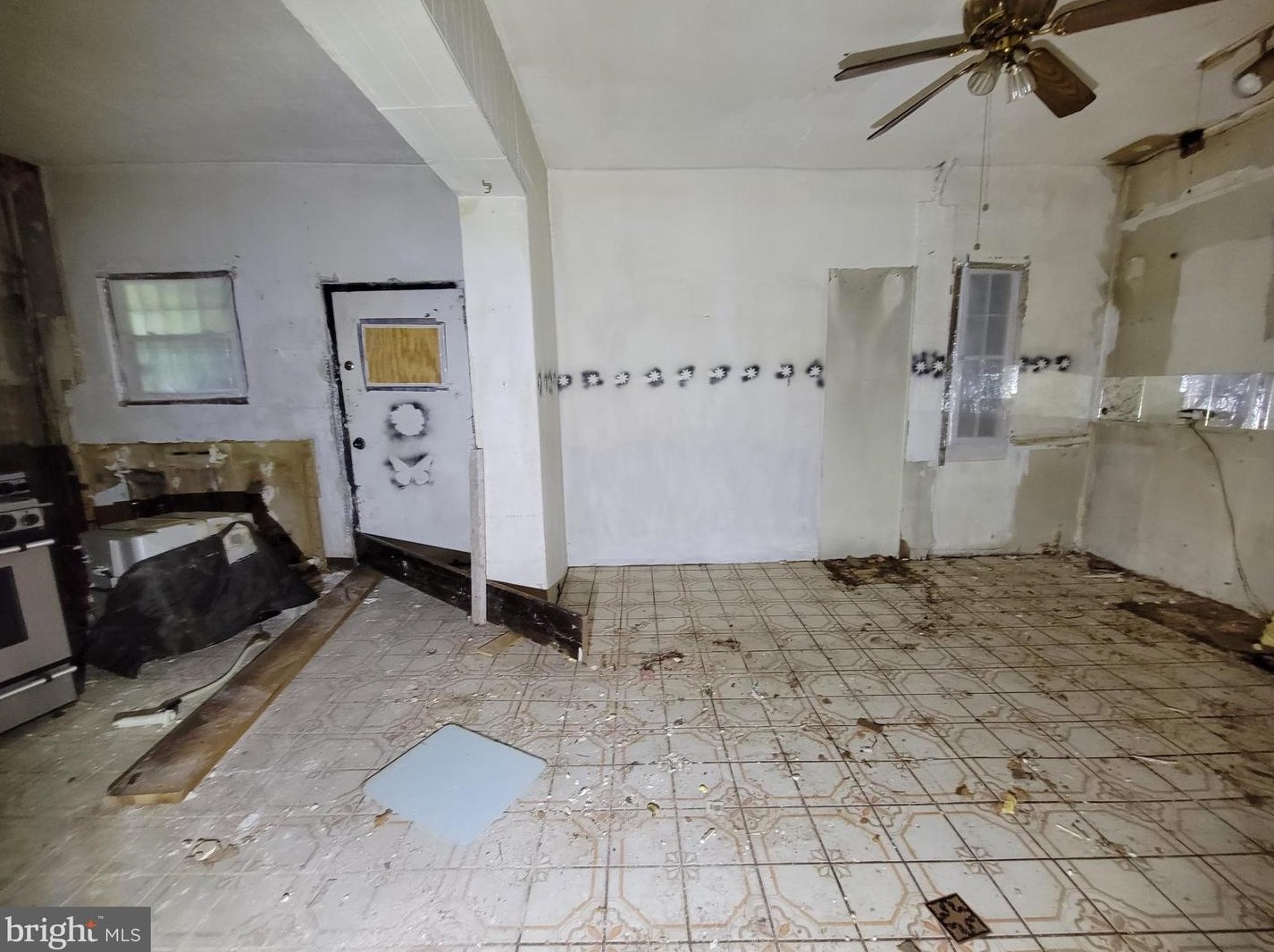 402 Gold St, Baltimore MD  21217-3524 exterior