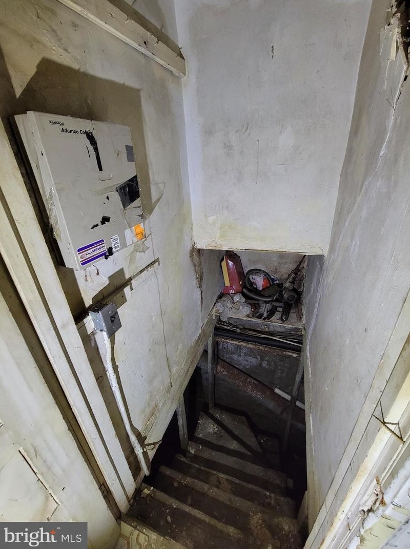 402 Gold St, Baltimore MD  21217-3524 exterior