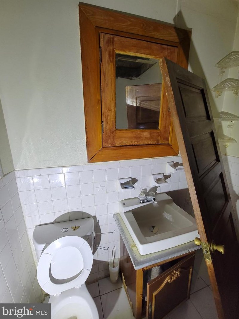 402 Gold St, Baltimore MD  21217-3524 exterior