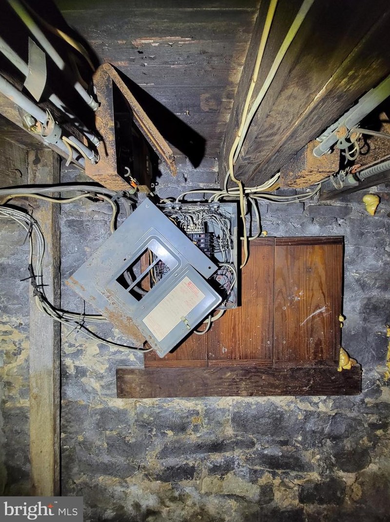 402 Gold St, Baltimore MD  21217-3524 exterior