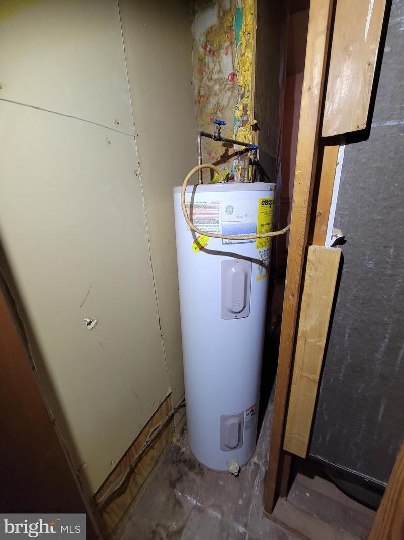 402 Gold St, Baltimore MD  21217-3524 exterior