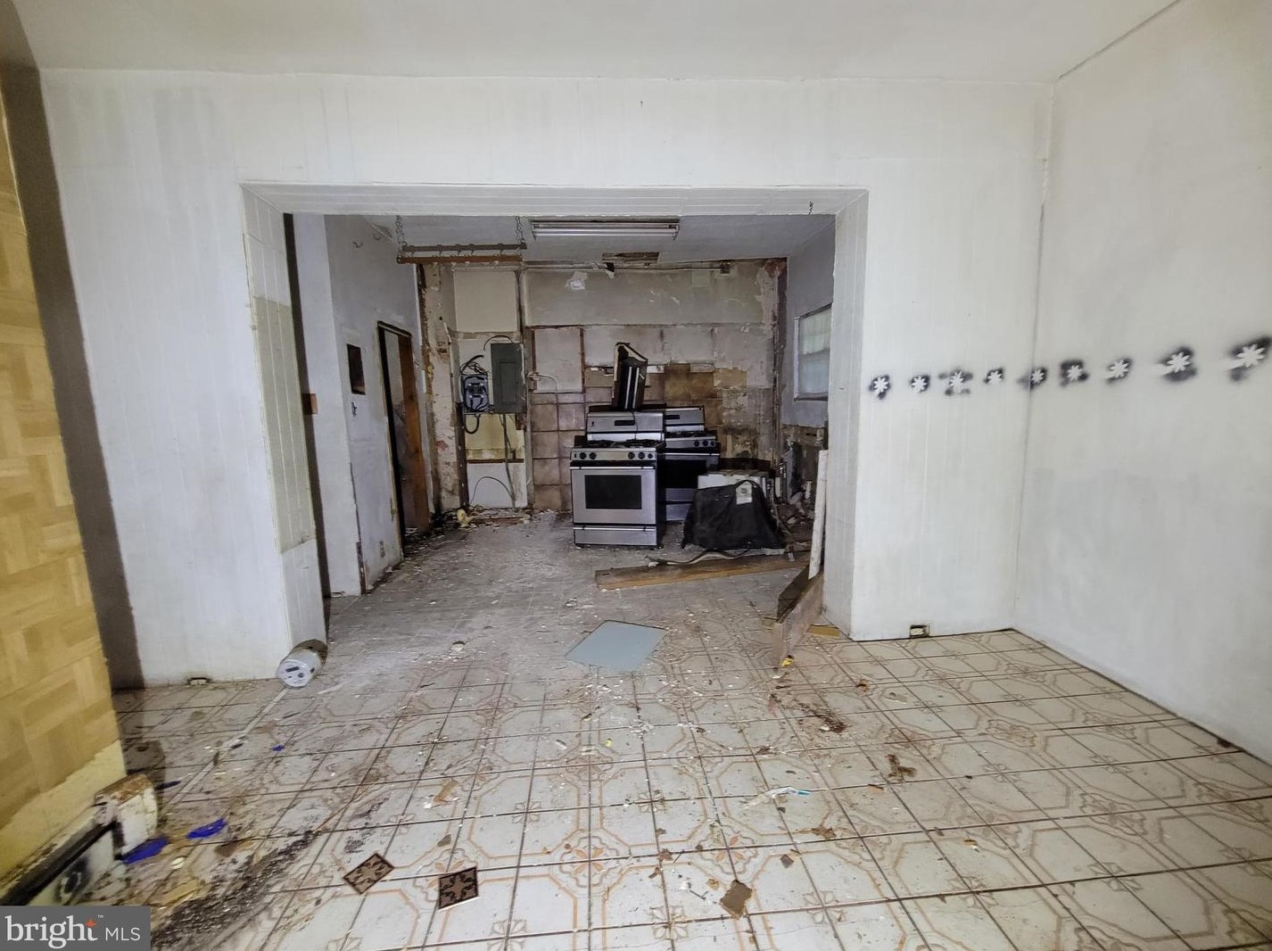 402 Gold St, Baltimore MD  21217-3524 exterior