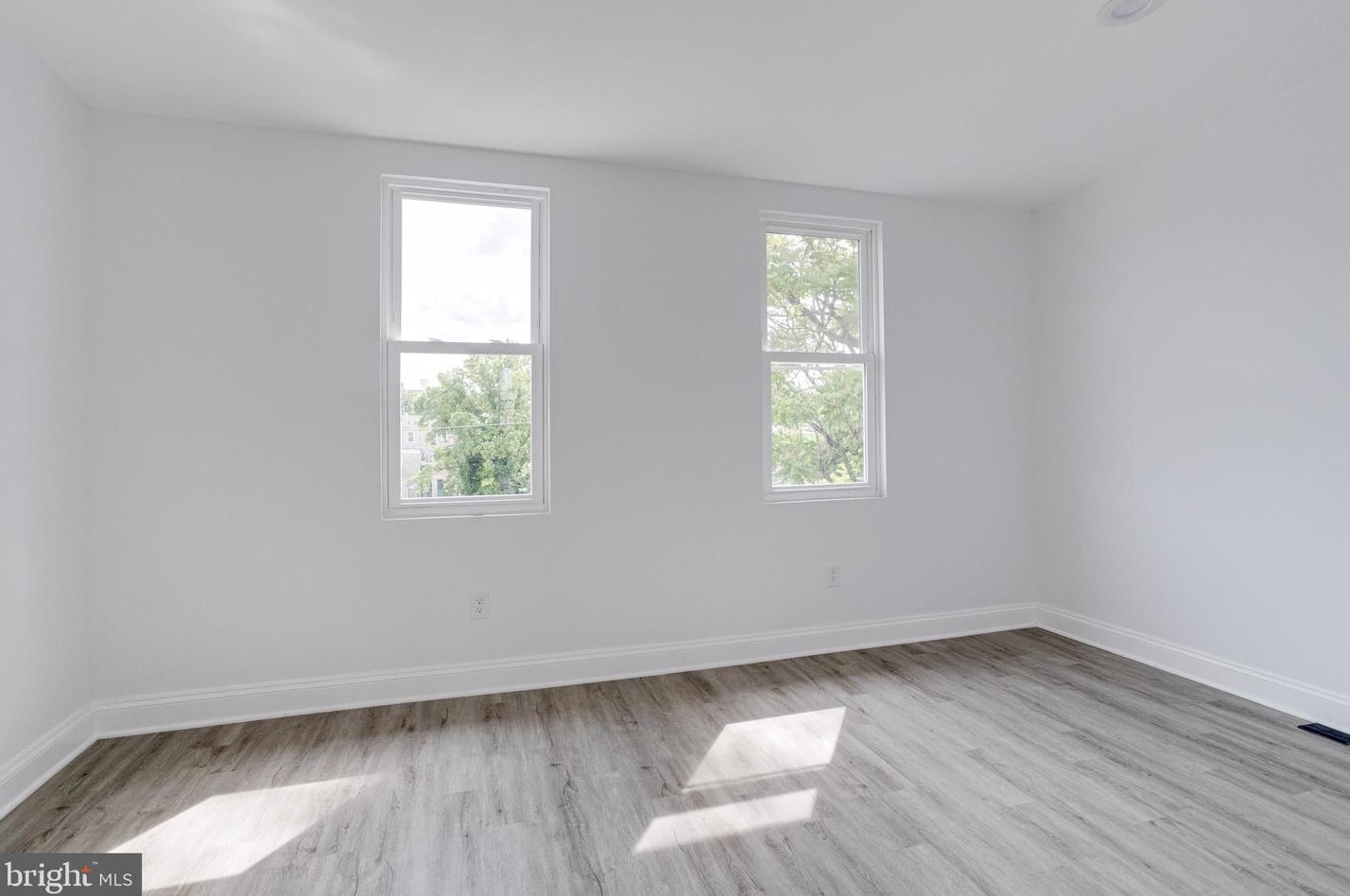 2114 Druid Hill Ave, Baltimore MD 21217-3520 exterior