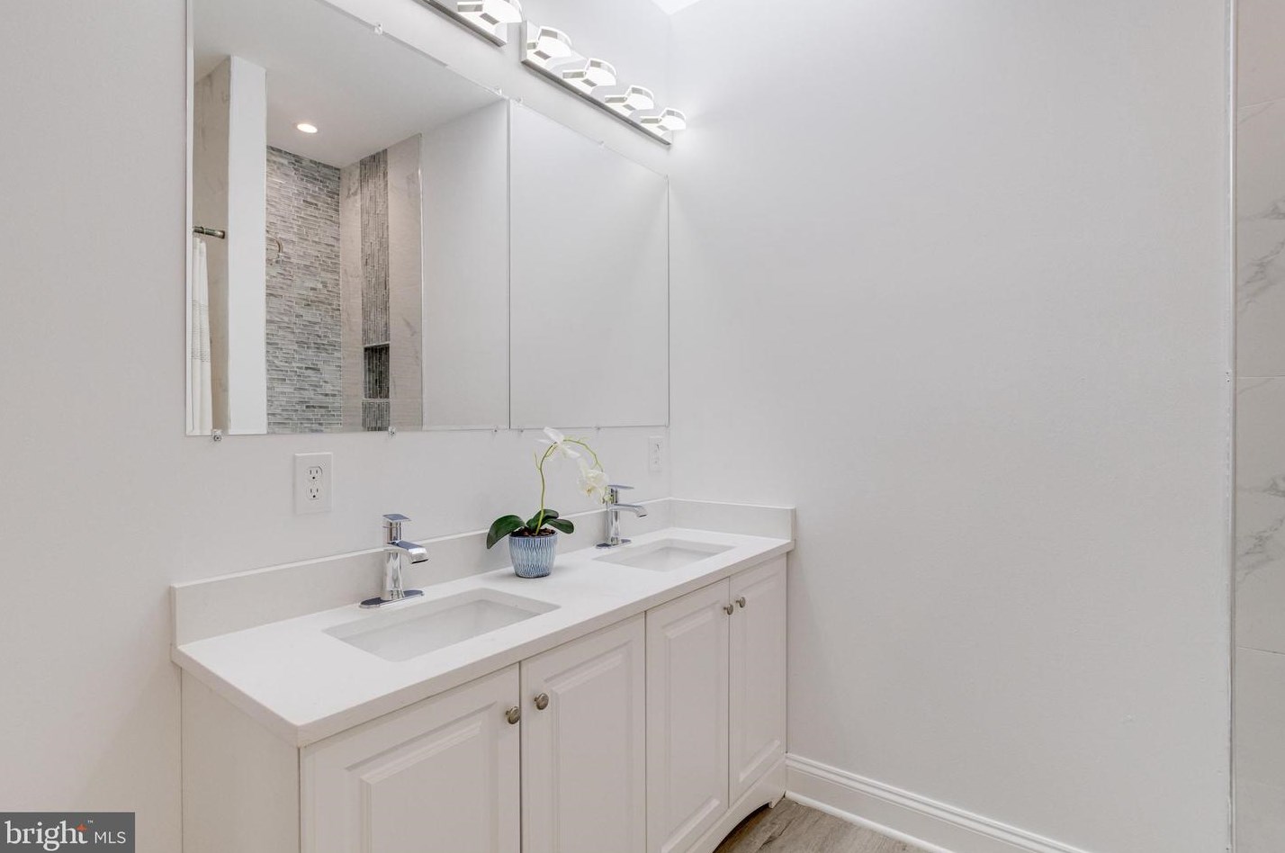 2114 Druid Hill Ave, Baltimore MD 21217-3520 exterior