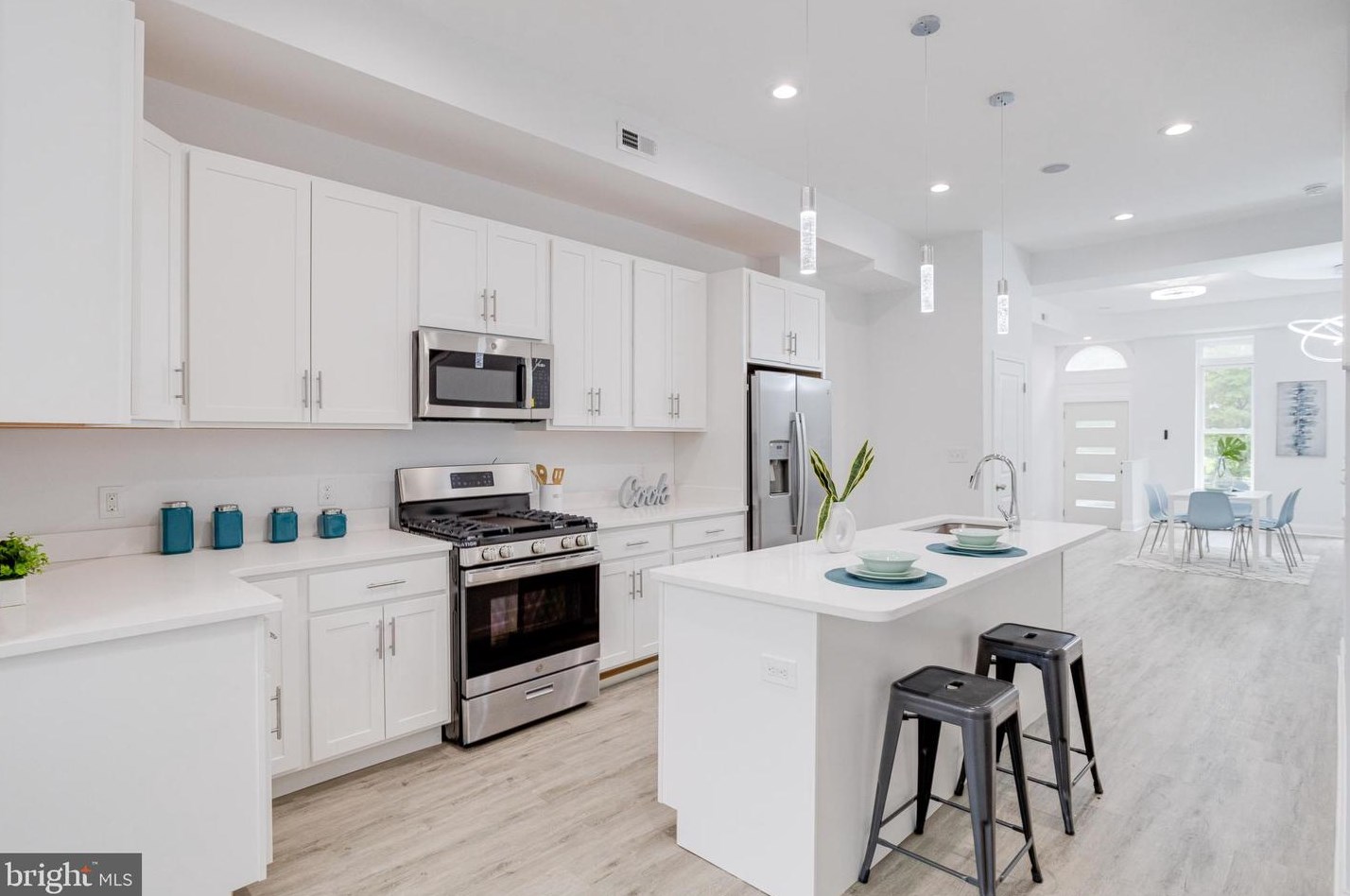 2114 Druid Hill Ave, Baltimore MD 21217-3520 exterior