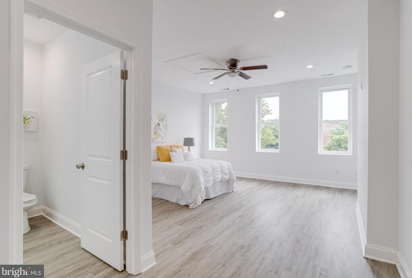 2114 Druid Hill Ave, Baltimore MD 21217-3520 exterior