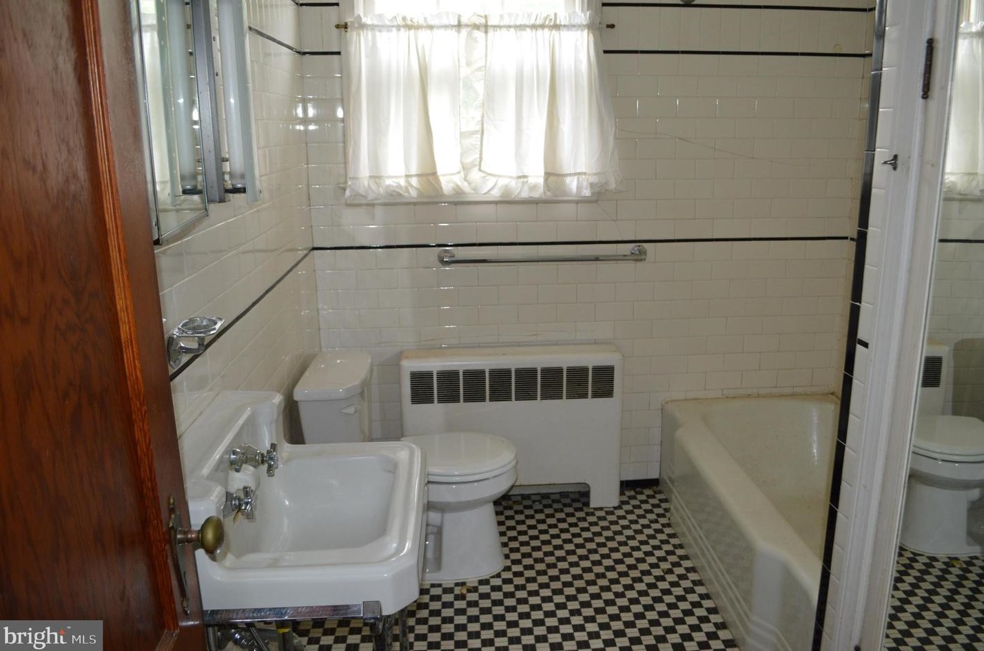 2212 Hamilton Ave, Baltimore MD  21206-3640 exterior