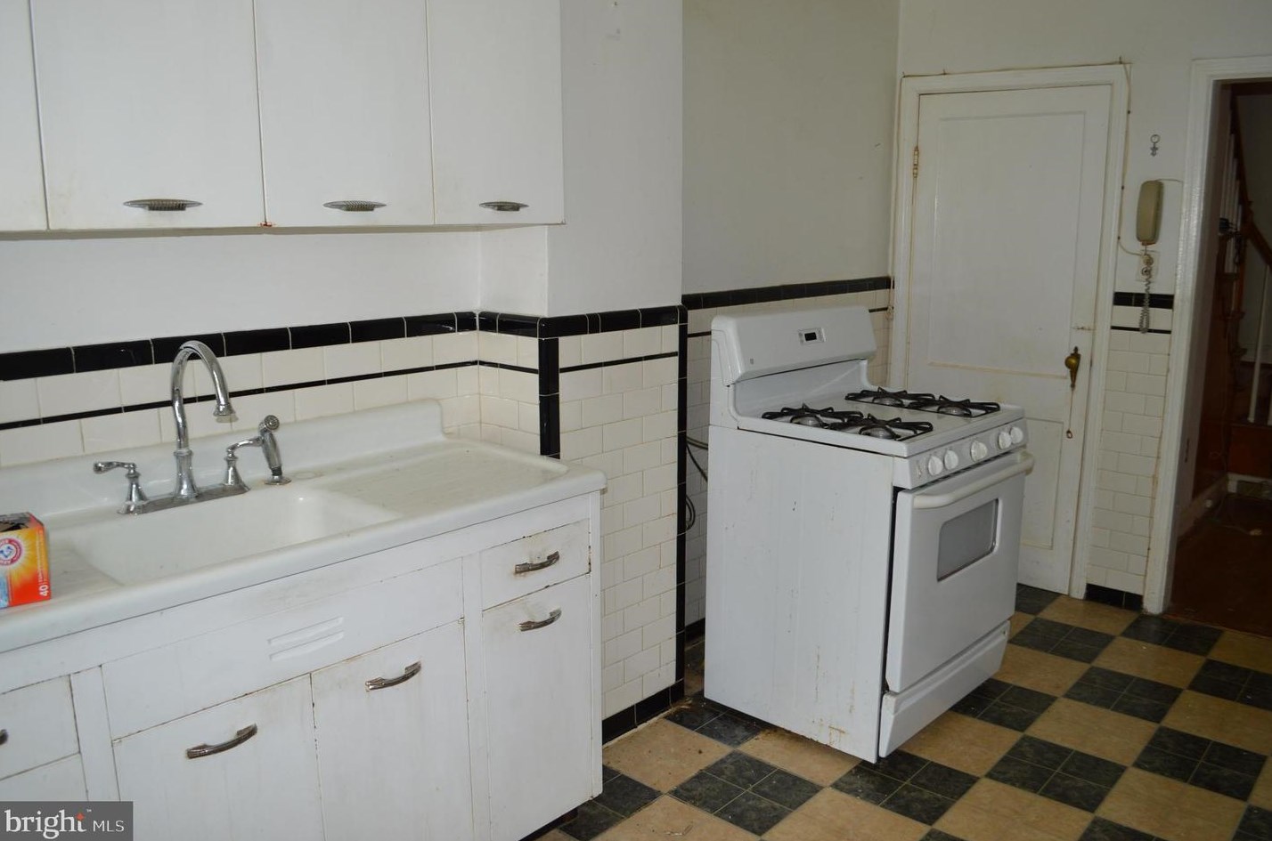 2212 Hamilton Ave, Baltimore MD  21214-1642 exterior