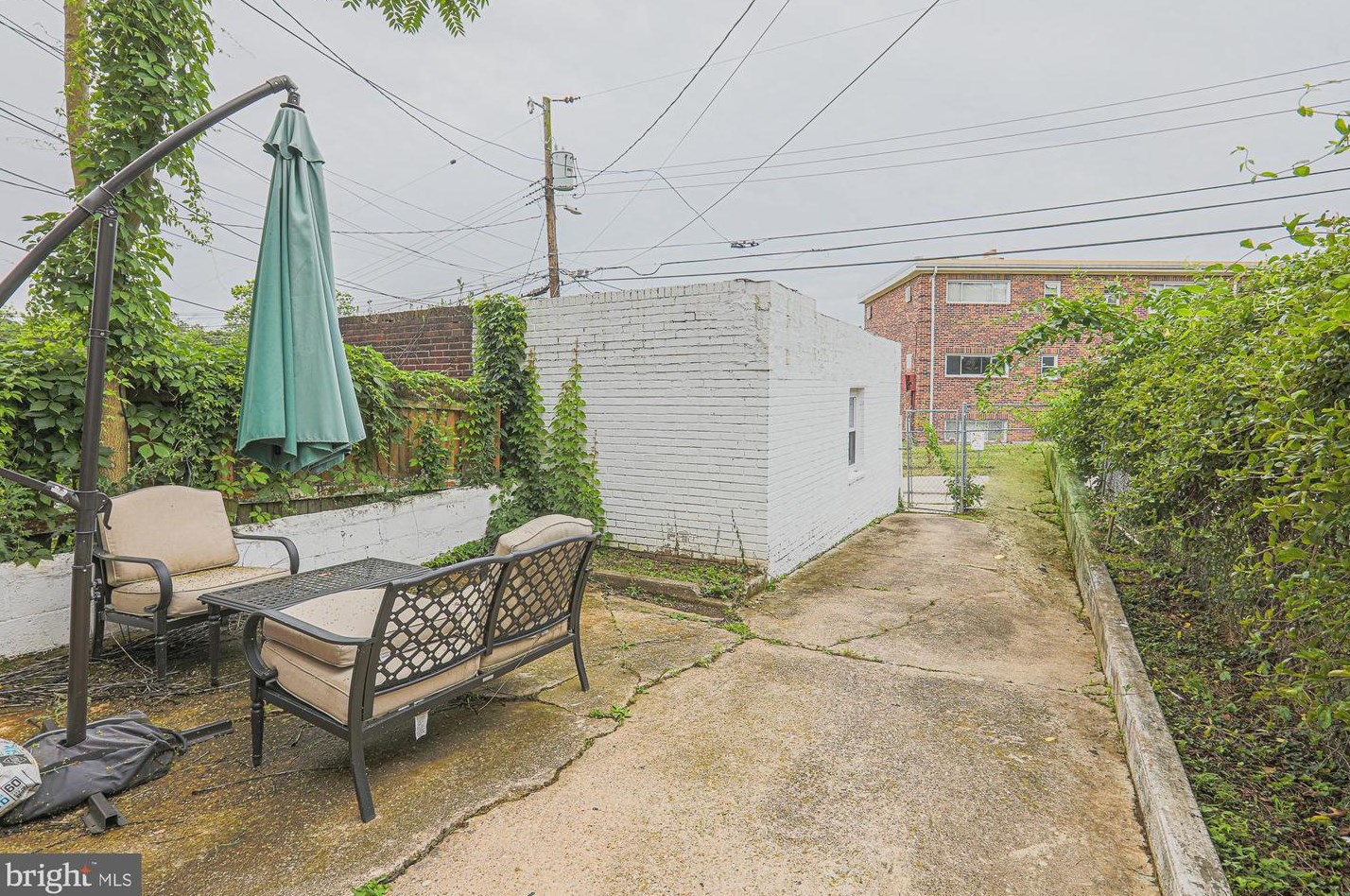 4130 The Alameda, Baltimore MD  21218-1358 exterior