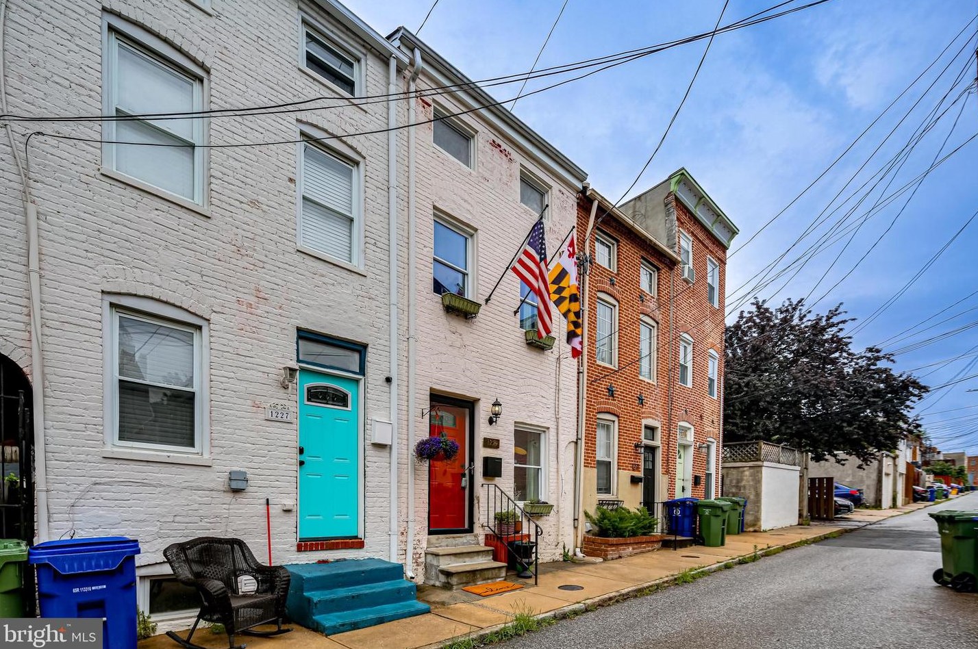 1229 Durst St, Baltimore, MD 21230-4303