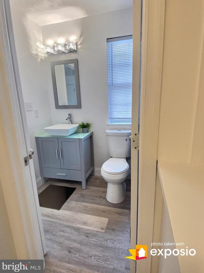 204 Rock Glen Rd, Baltimore MD  21229-3249 exterior