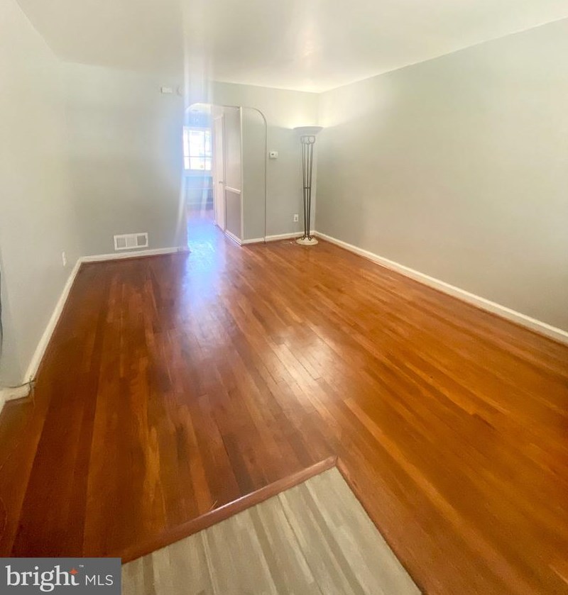 1050 Cooks Ln, Baltimore MD  21229-1230 exterior