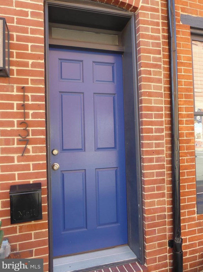 1137 Hollins St, Baltimore, MD 21223-2555