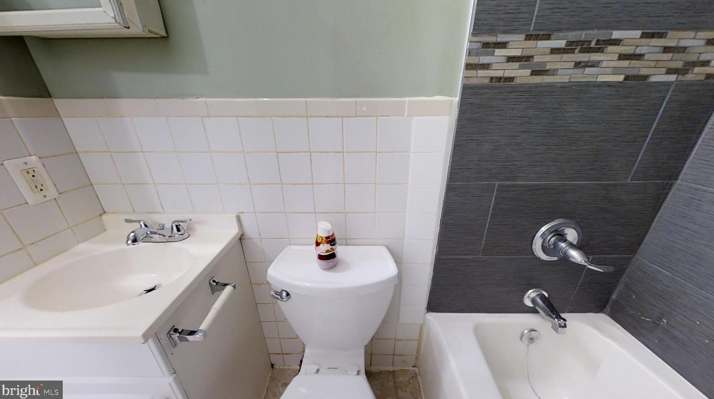 1020 Carey St, Baltimore MD 21223-2621 exterior