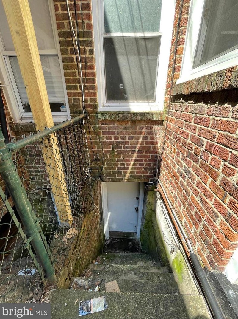 2043 Braddish Ave, Baltimore MD  21216-3125 exterior