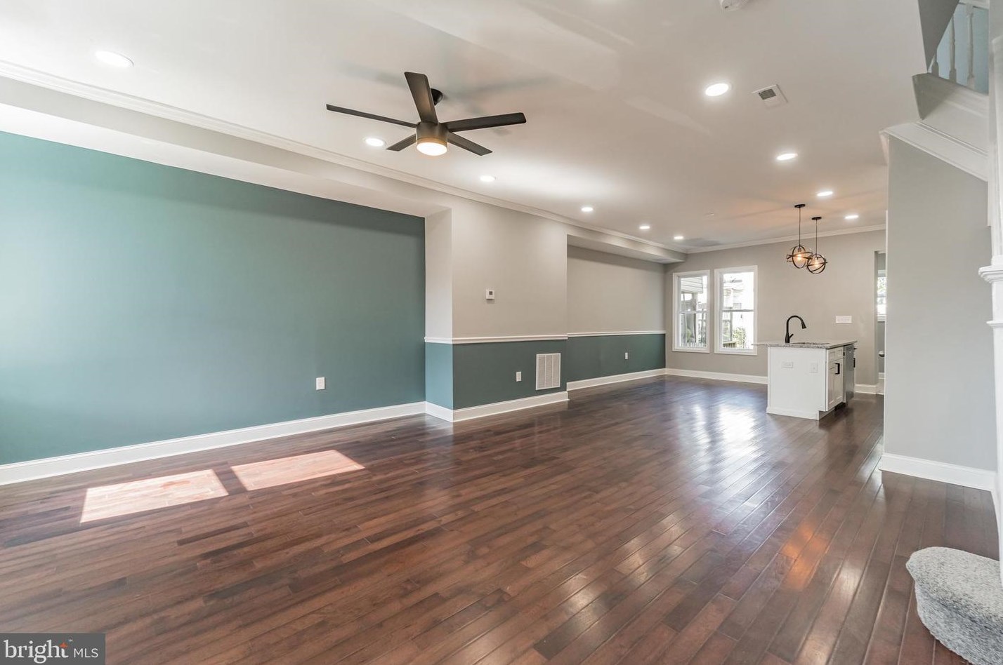 604 Linnard St, Baltimore, MD 21229-2056
