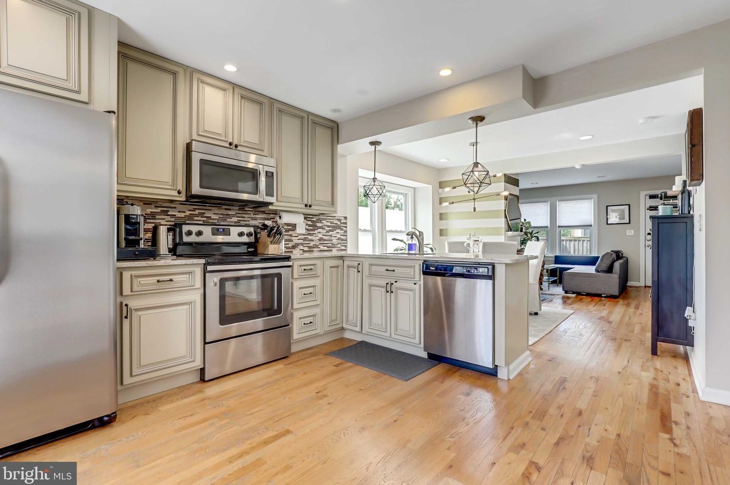 820 Paca St, Baltimore MD  21230-2437 exterior