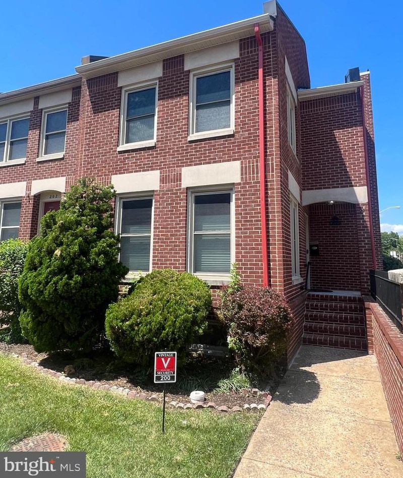 200 Roundhouse Ct, Baltimore MD  21230-2100 exterior