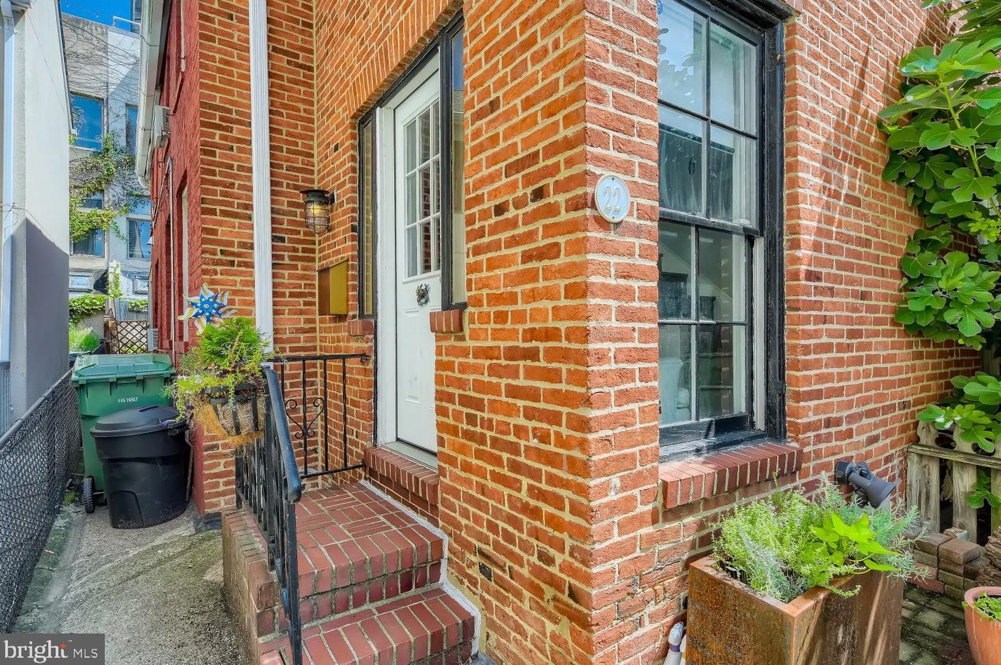 22 Henrietta St, Baltimore, MD 21230-3911