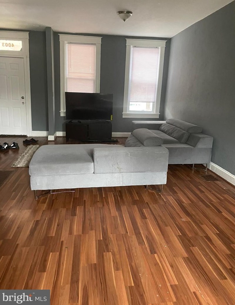 4003 Franklin St, Baltimore, MD 21229-2916