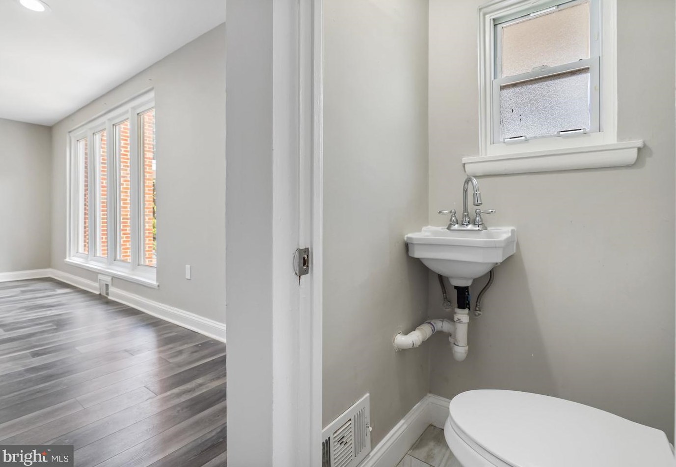 3806 Derby Mnr Dr, Baltimore MD  21215-7631 exterior