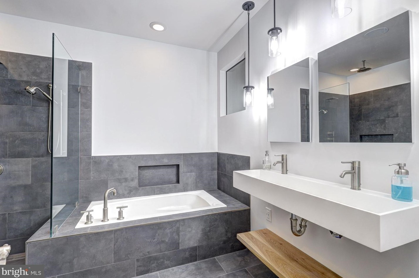 610 Luzerne Ave, Baltimore MD  21205-2612 exterior