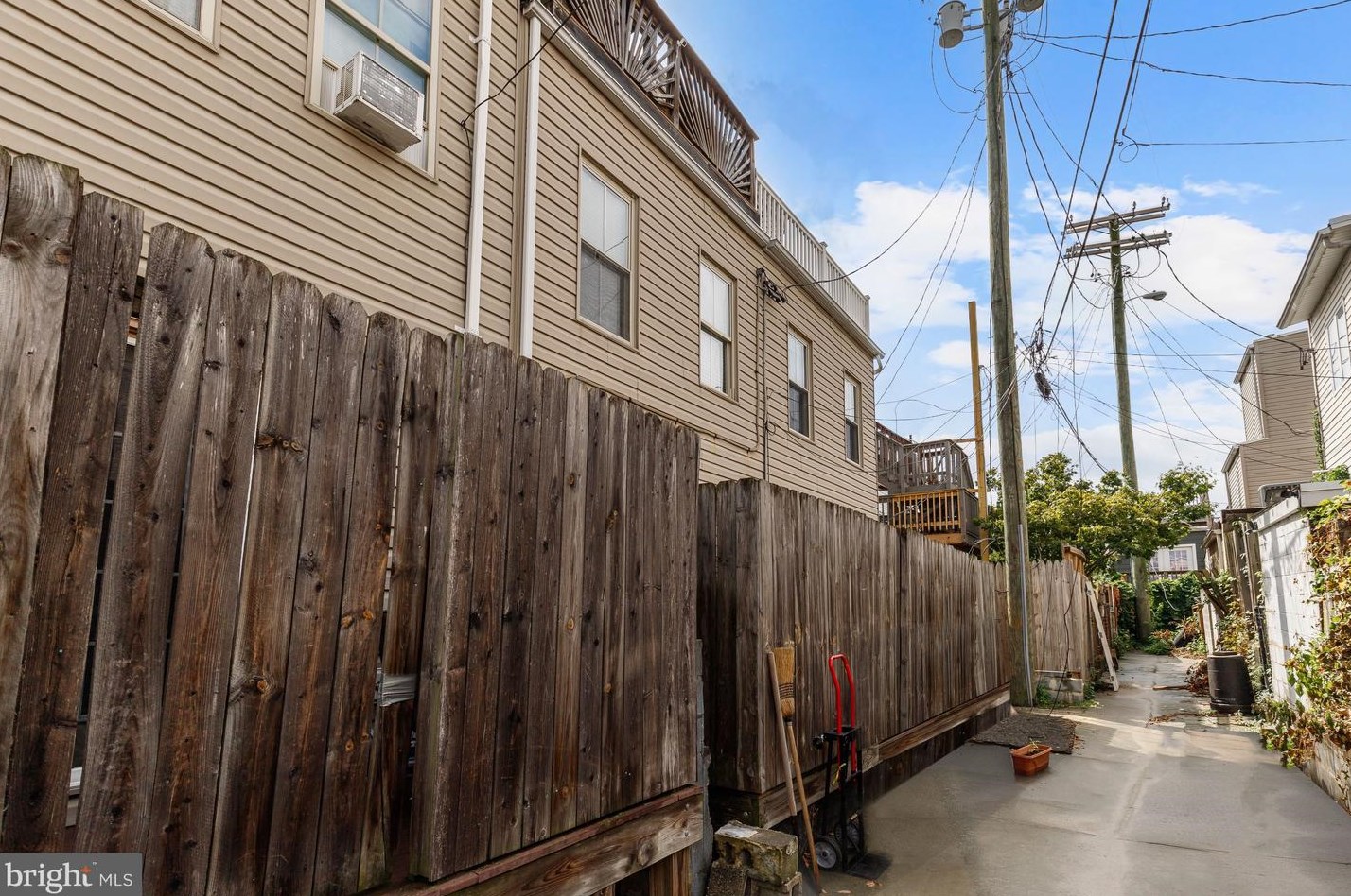 610 Luzerne Ave, Baltimore MD  21205-2612 exterior