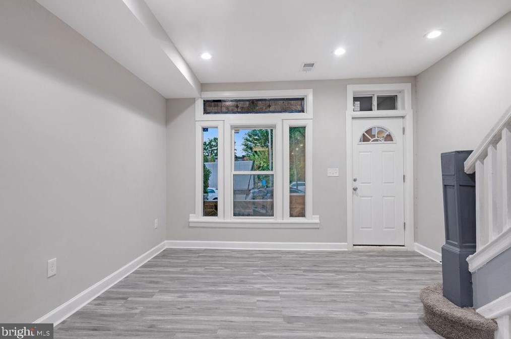 17 Hilton St, Baltimore, MD 21229-3723