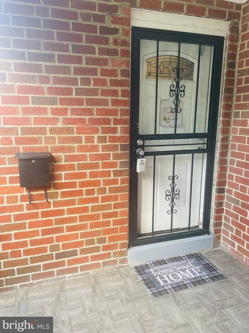 4563 Derby Manor Dr, Baltimore MD  21215-6538 exterior