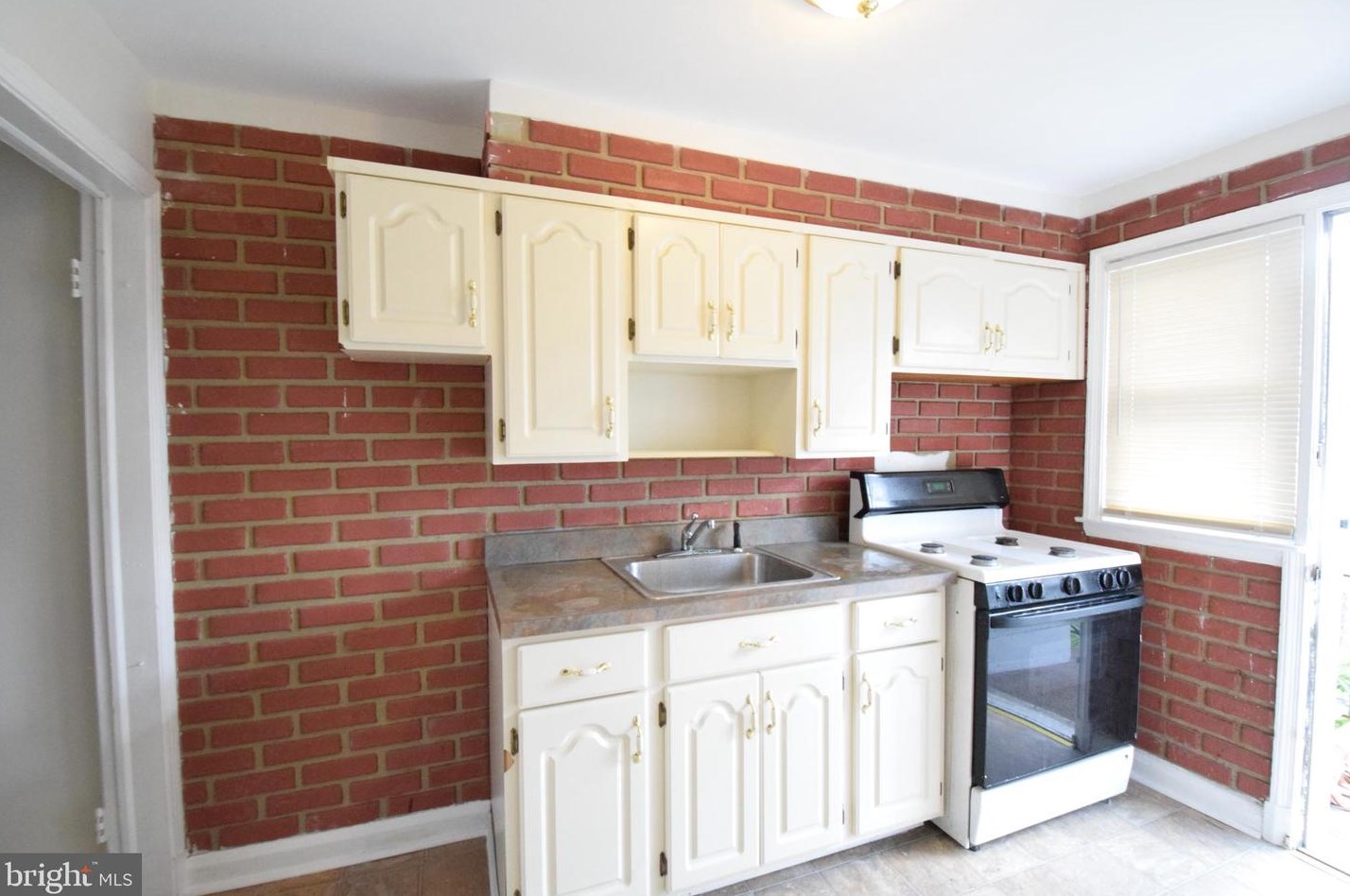 4408 Cedar Garden Rd, Baltimore MD  21229-4506 exterior